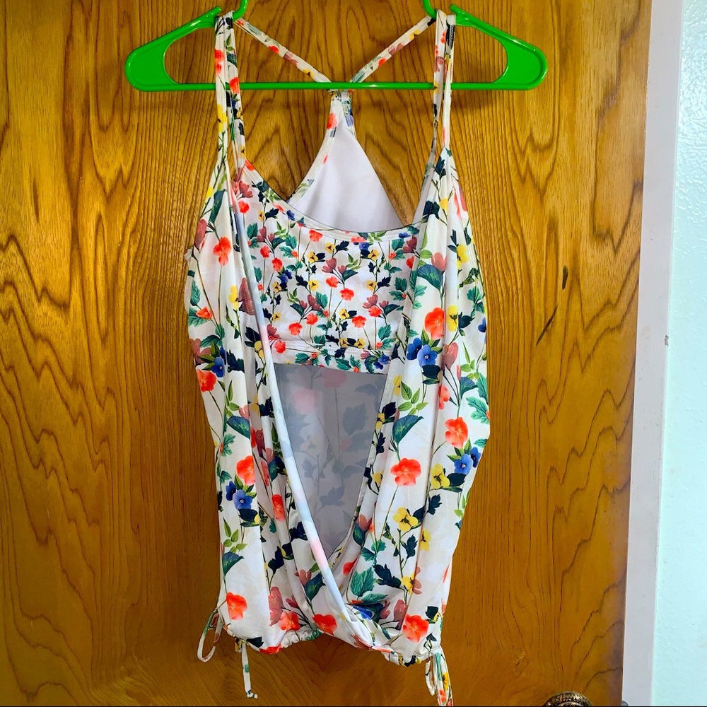 Fabletics 2 in 1 sports bra and tank top shirt